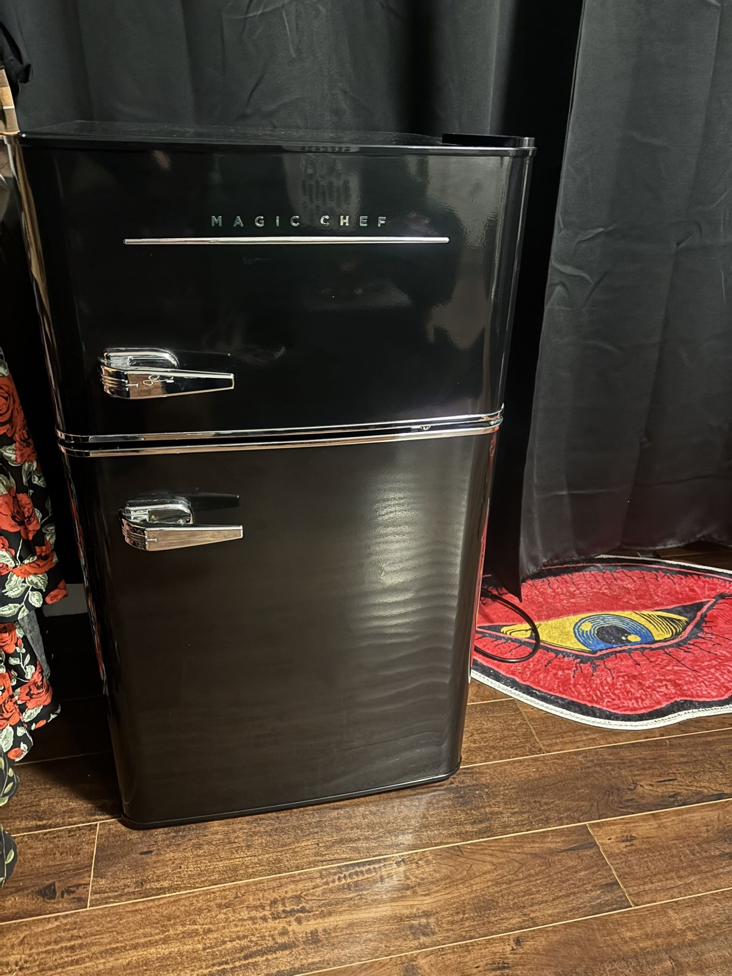 Mini Fridge “Magic chef”