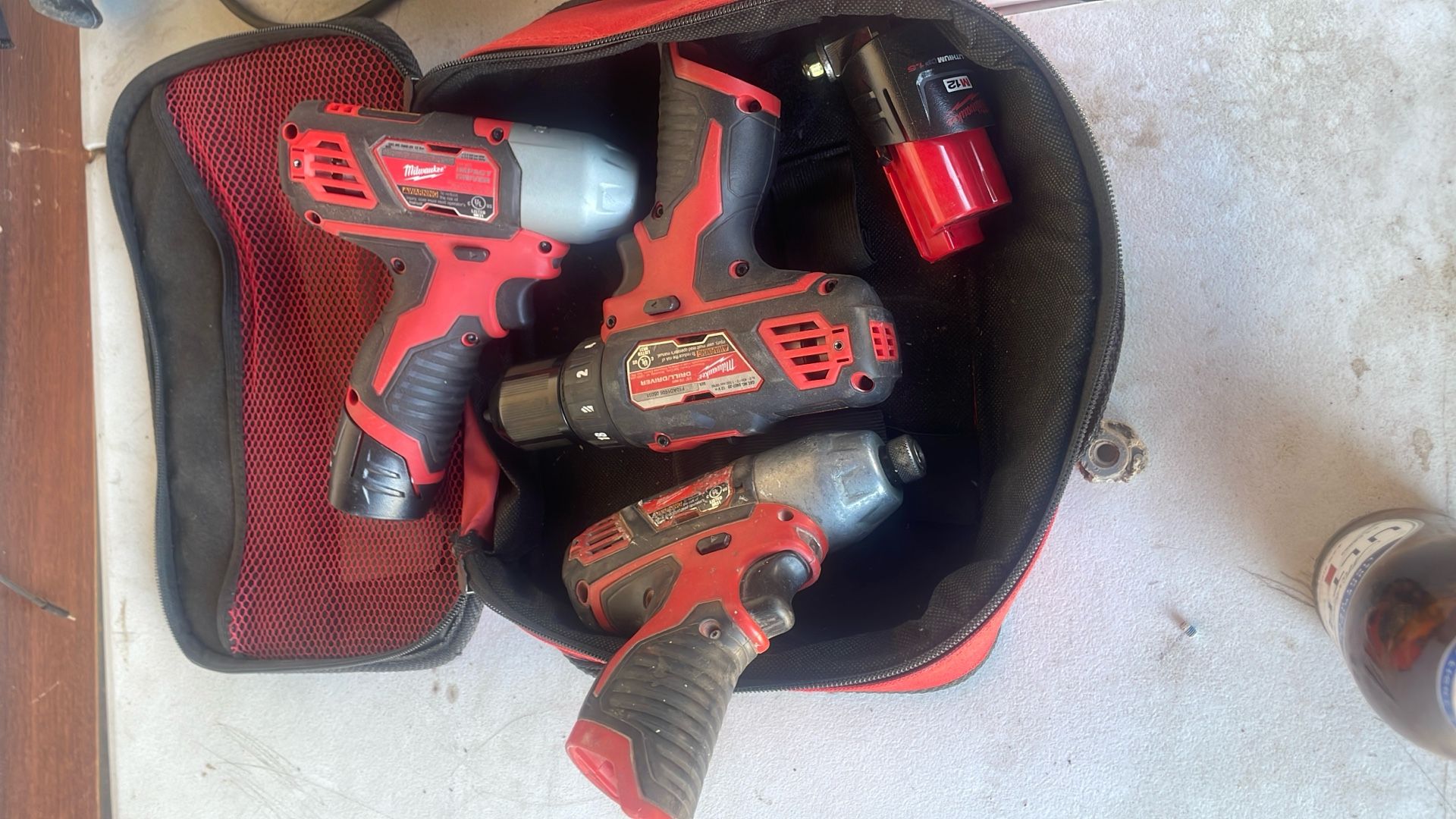 2 drills only 1 working battery