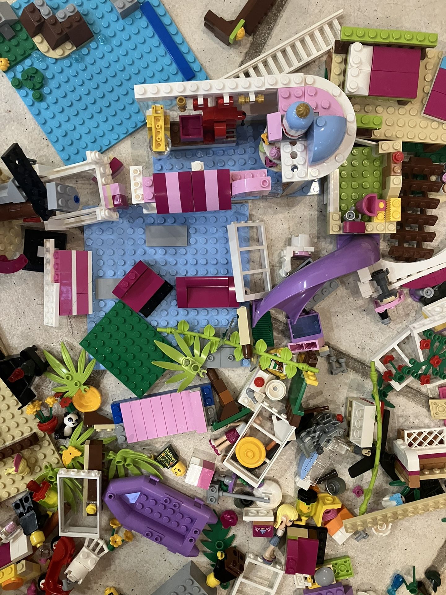 Big Box Full Of 4 Lego Friends Sets + Other Legos