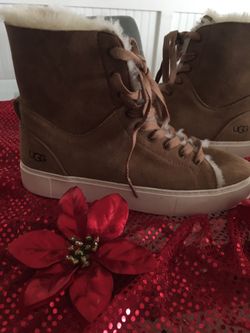 UGG Boots woman size 9 Habló español