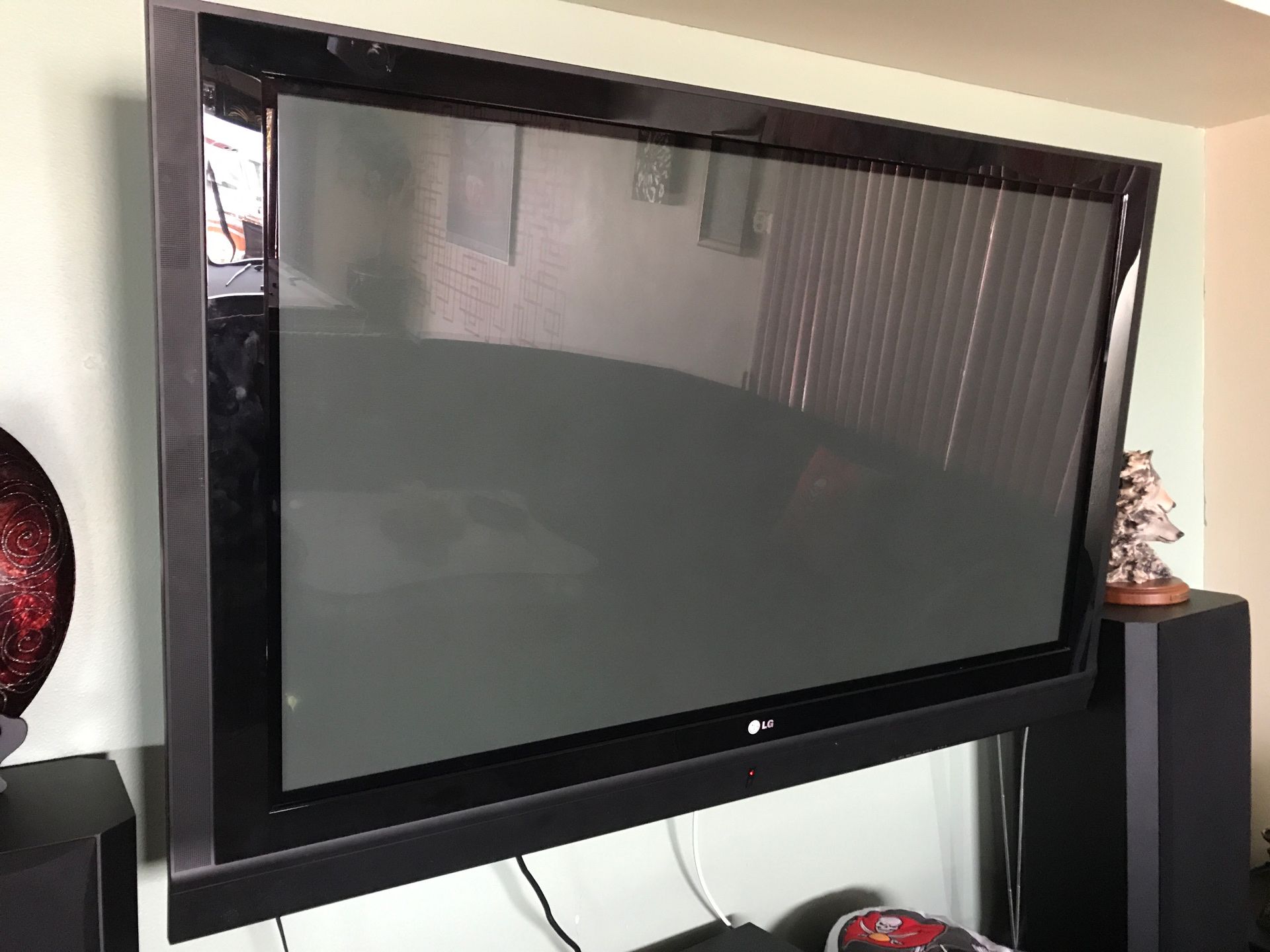 60 inch LG TV with wall mount