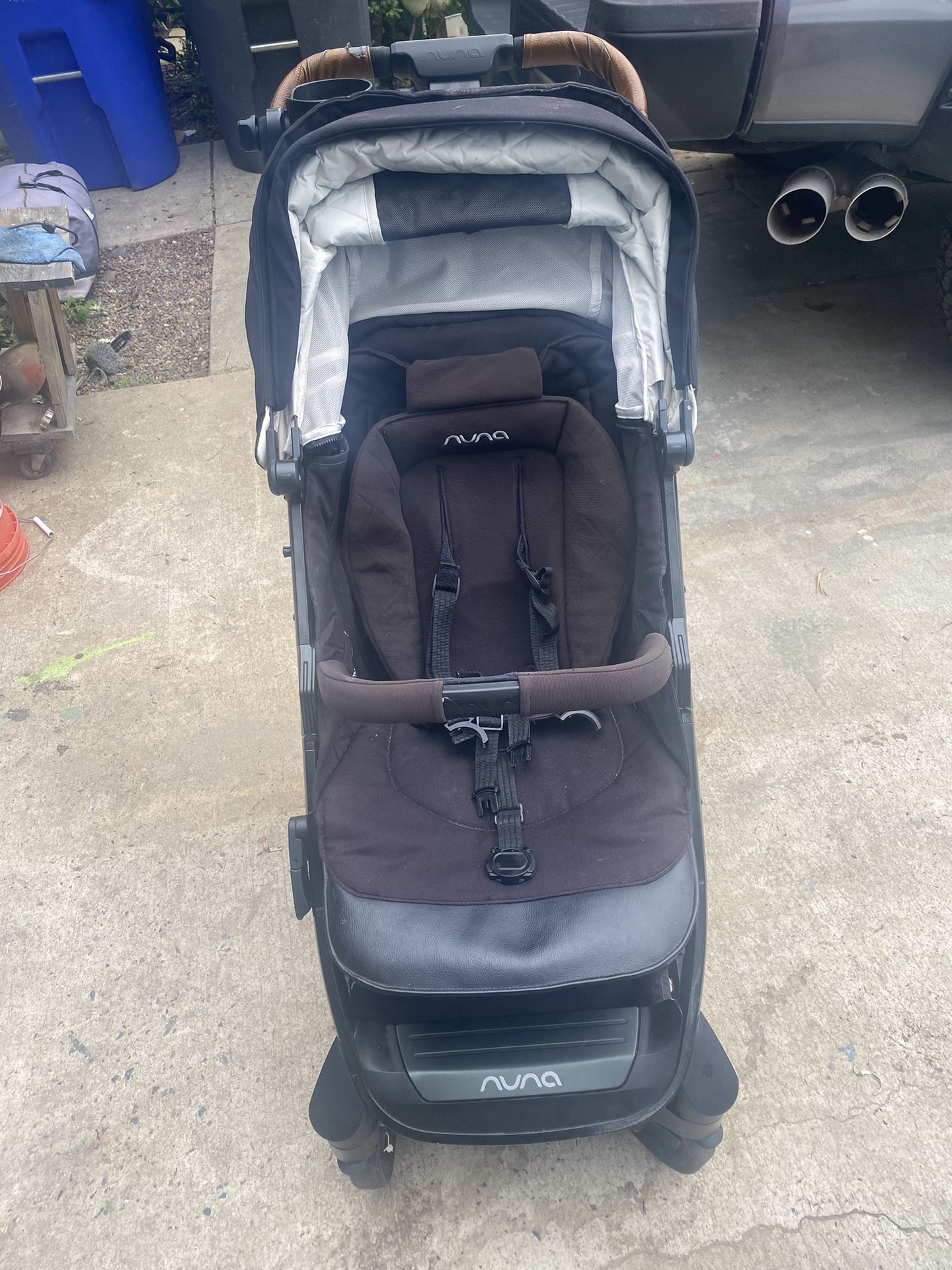Nuva Stroller Car Seat And 2 Sets Of Bases 