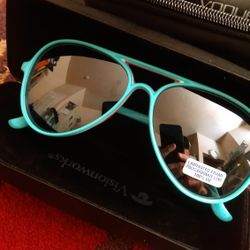 Vintage New Never Worn 1980's Ladies Aviator Sunglasses. 