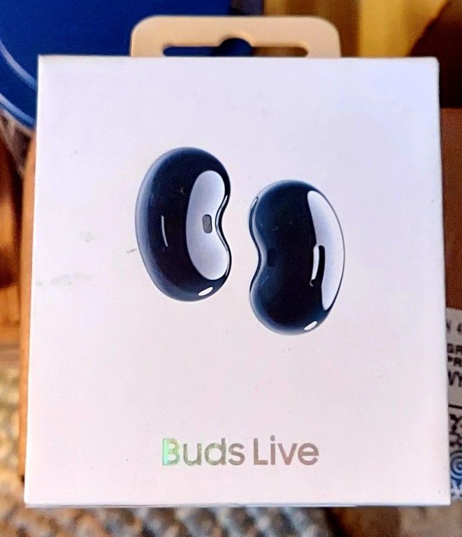 SAMSUNG Galaxy Buds Live True Wireless Earbuds US Version Active Noise Cancelling Wireless Charging Case Included, Mystic Black

`


