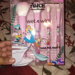 Wet N Wild Mad Tea Party 4-Piece Makeup Brush Set Alice In Wonderland Collection