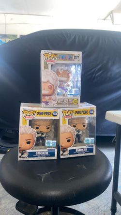 Funko Pop! One Piece Smoker (GameStop Exclusive)(Limited To 9500 Pieces) & Luffy Gear Five (Glow In The Dark)(GameStop Exclusive)