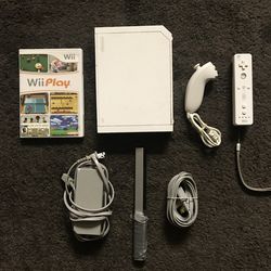 NINTENDO WII with WII PLAY Game