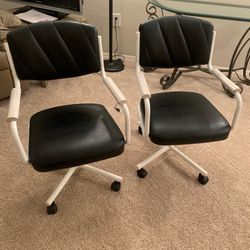 2 Rolling Chairs