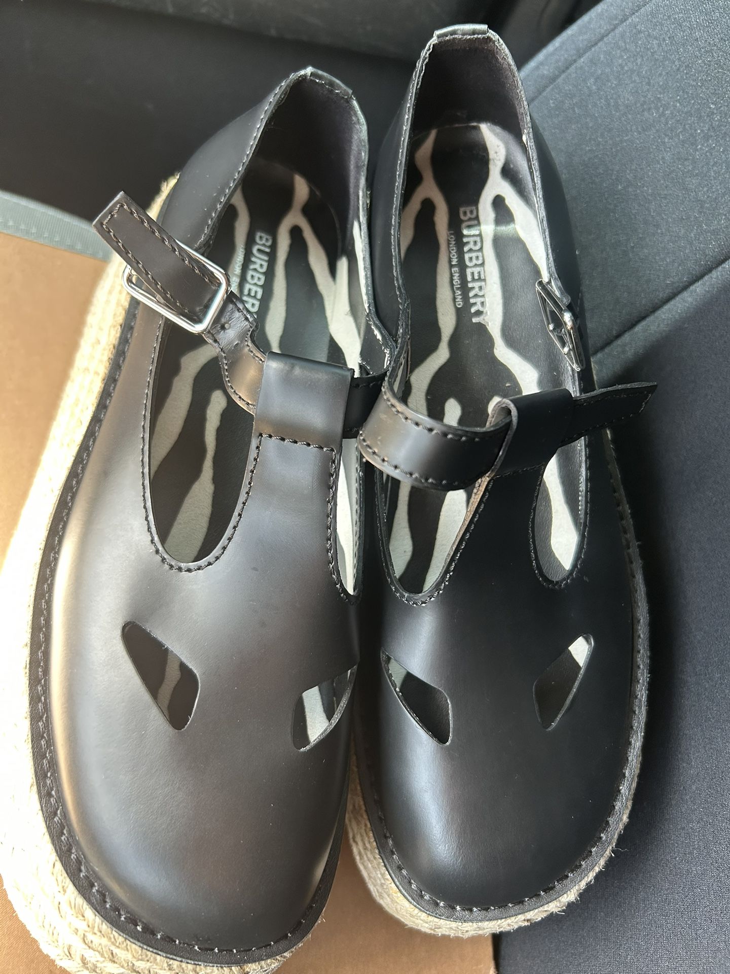 New Burberry Wedge 38.5