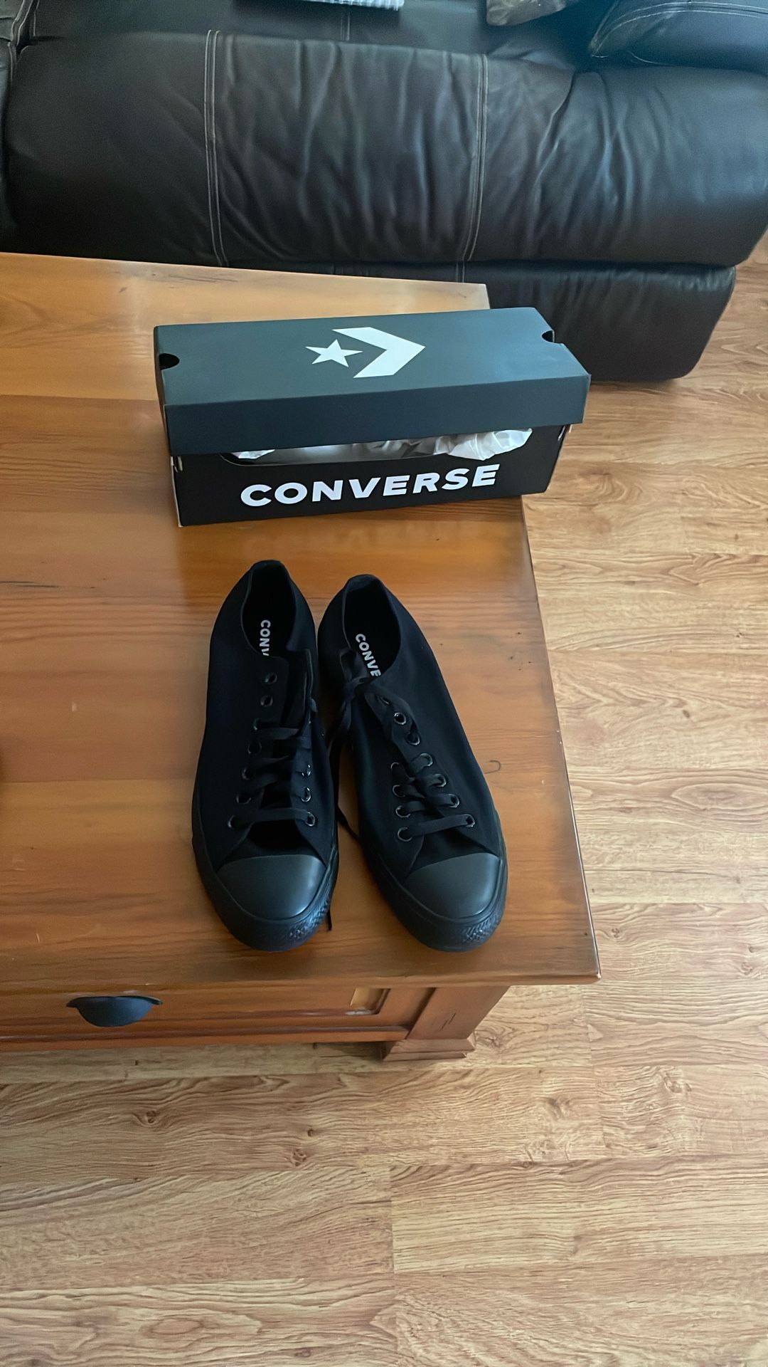 Converse Low Tops Size 9 (unisex)