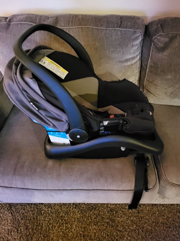 Safety 1st on Board Carseat And Stroller