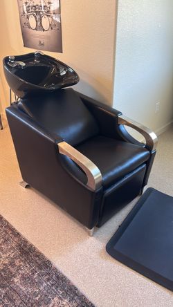 Salon chair and station