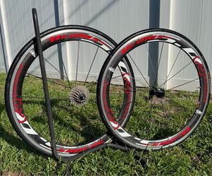 Bontrager AW3 700 x 38c  Road Bike Clincher Wheels set  Carbon Wheels set