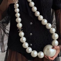 2025 Pearl Necklace Handbag  Runway Edition 