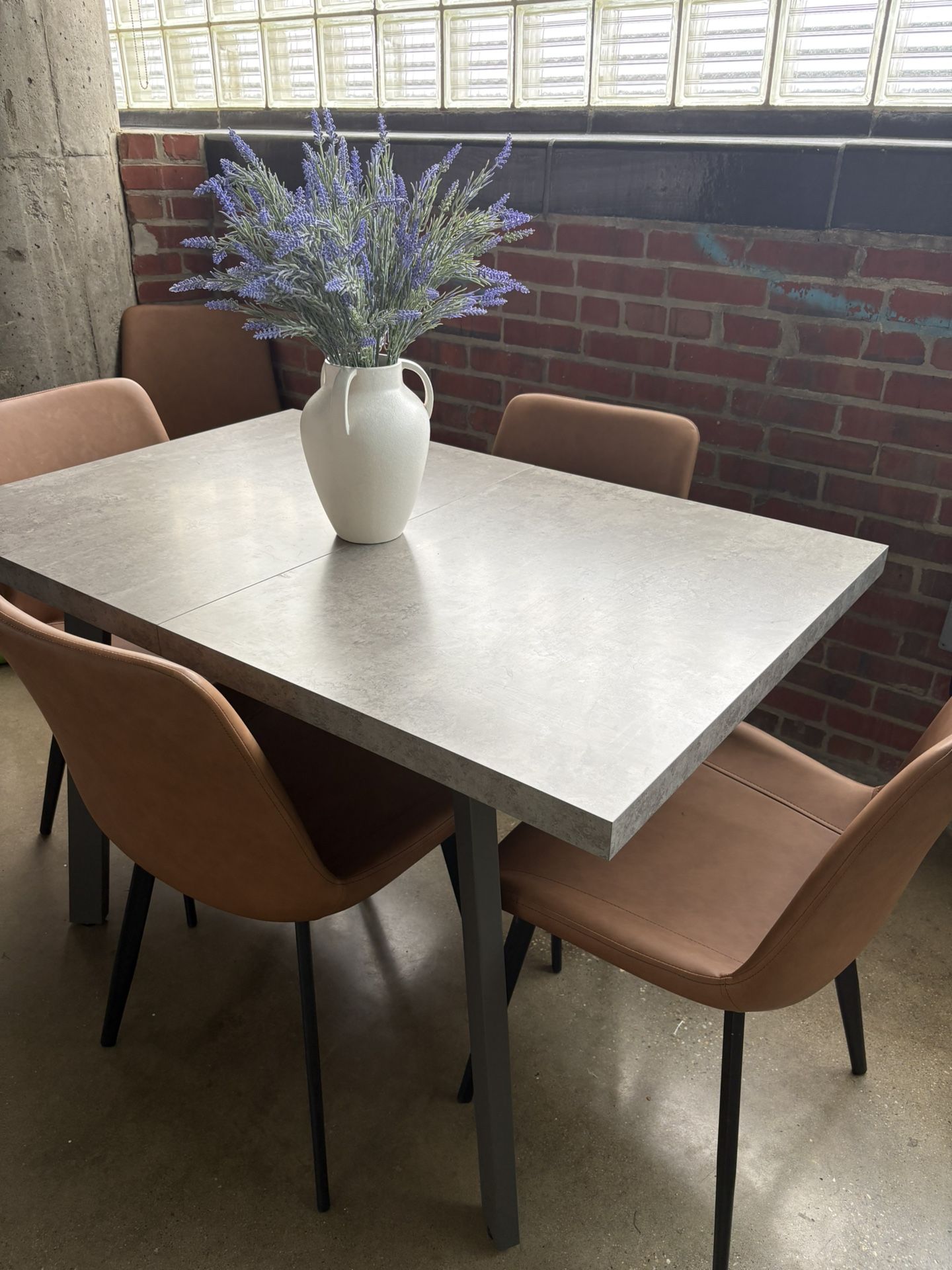 Dining table & Chairs