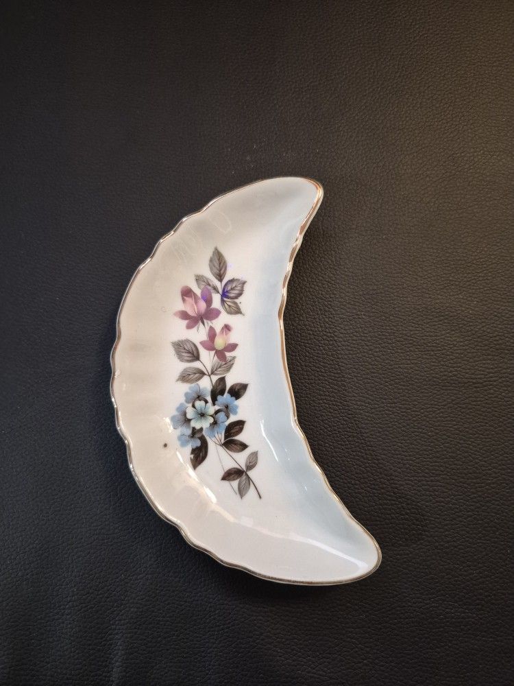 CMI Inc Chadwick Japan Crecent Moon Floral Dish