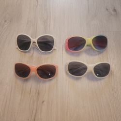 Girls childrens place sunglasses. (Ages 4 to 7)