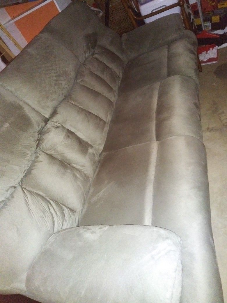 Reclinable Sofa