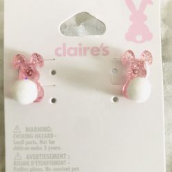 Adorable! 💕🐇BUNNY🐇💕lightweight stud Earrings