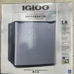 Igloo 1.6 Cu Stainless Steel Refrigerator with Freezer