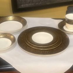 INCREDIBLE, AMAZING OPPORTUNITY! Set of Mikasa Bone China Narumi Mount Holyoke 76 piece Dinnerware