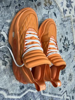 WOW / way of wade 11 size 9 Sunrise