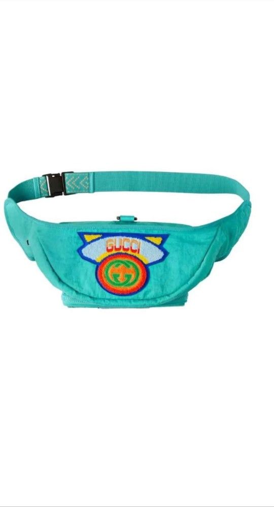GUCCI LOVED SLING BAG