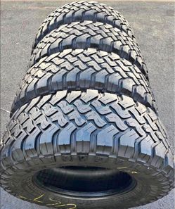 285/70*17 falken 📍📍 Vendo un set de llantas con 80% de vida las 4 📍🌟