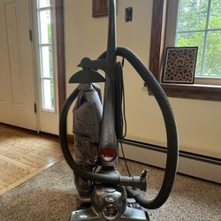 Kirby Senteria Upright Vaccum