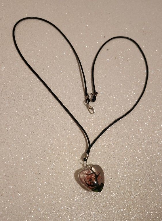 Beautiful Handcrafted Collar With an Heart Shaped Stone.
