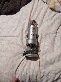 BLUE YETI USB MICROPHONE WIRED