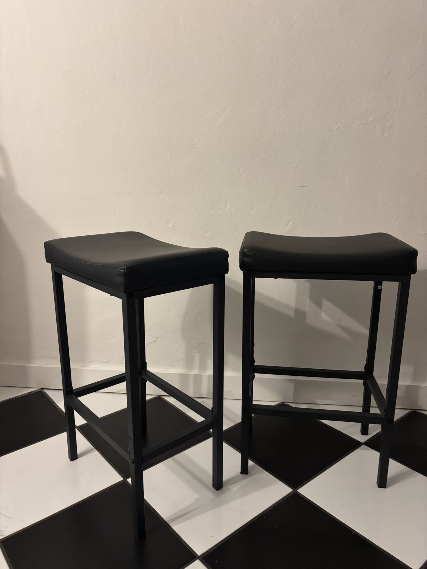 Set of 2 Black Bar Stools – Modern & Sturdy