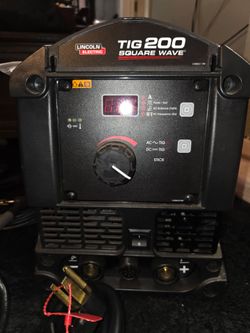 LINCOLN TIG 200 SQUARE WAVE WELDER