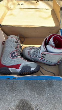Men’s snowboard boots 10