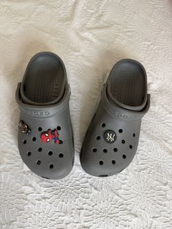 Crocs Size 8 Men