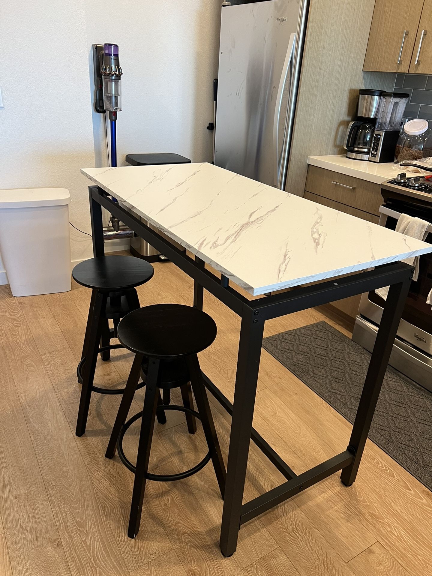 Island/ Table & Stool