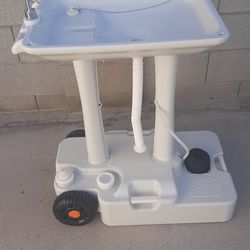 Portable pump camping sink