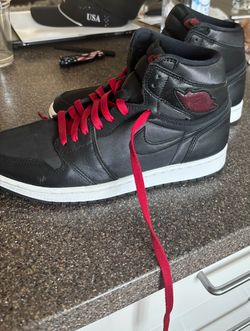 Jordan 1 Mid ‘Banned’