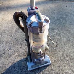 Shark Bagless Vacuum Cleaner 20.00