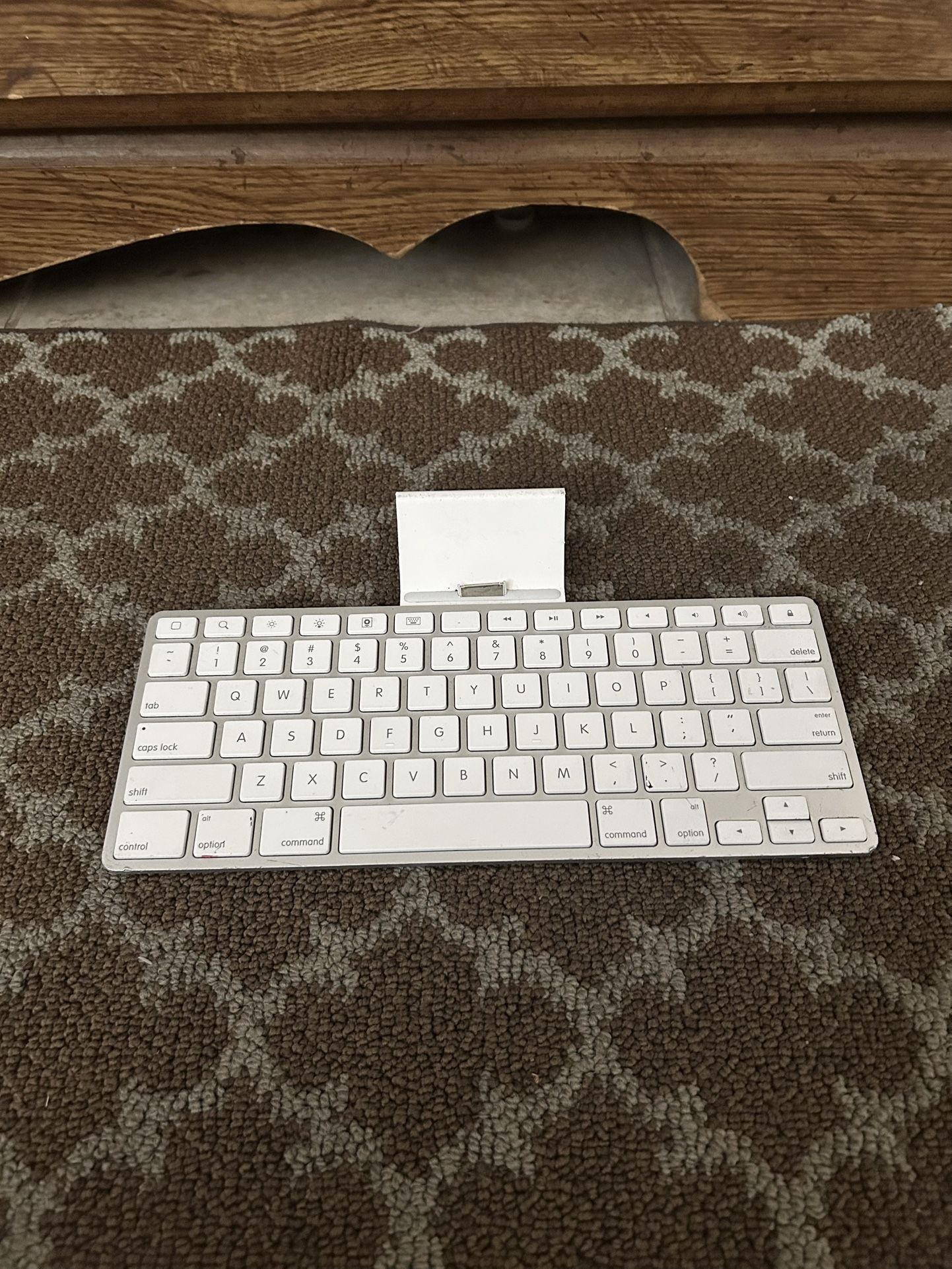 Original Apple iPad Keyboard Dock – Works Great, Ready to Use