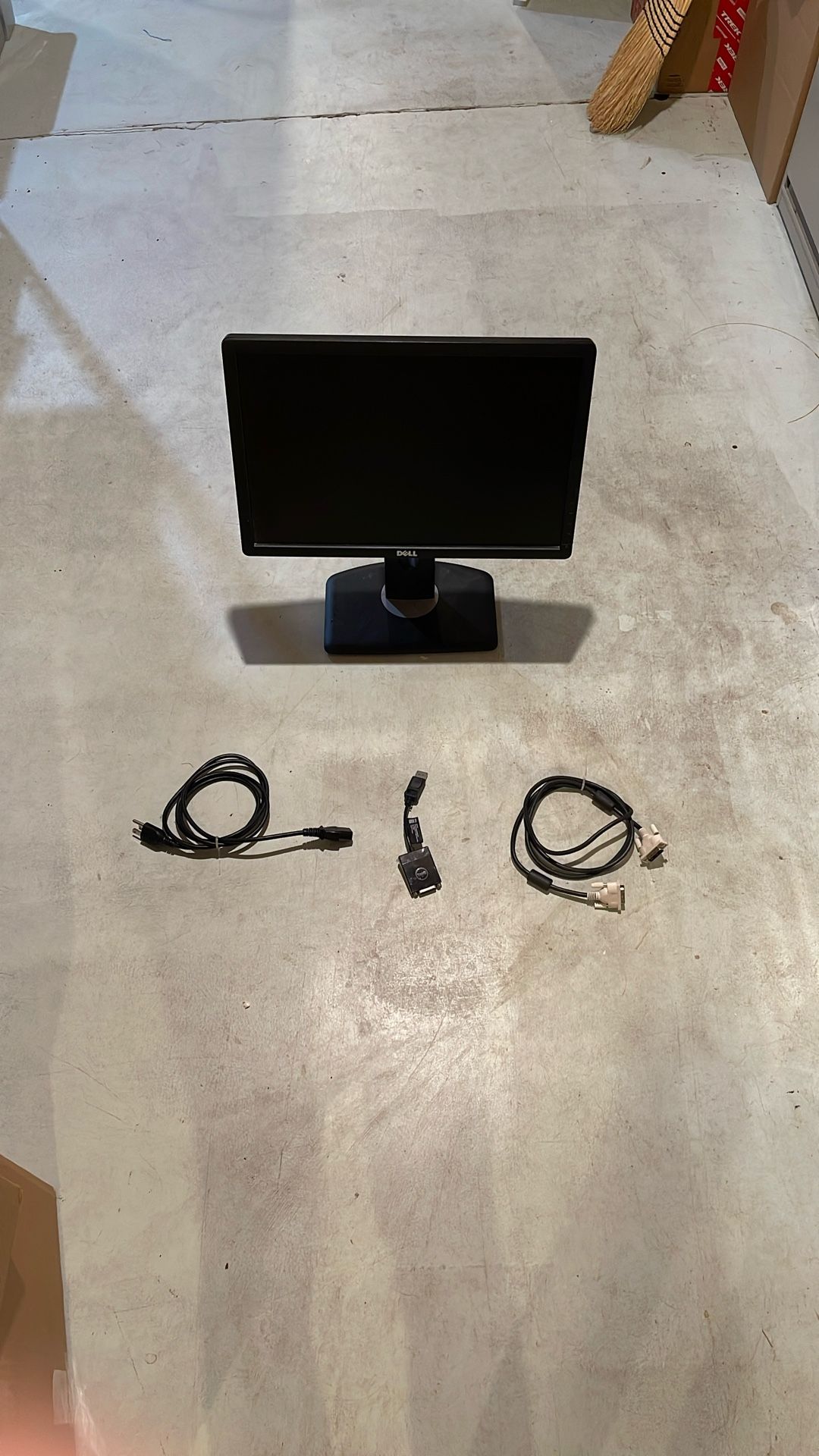 Dell P1913B Monitor With Power and DVI Cables