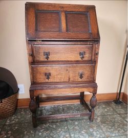 Vintage 19th century Oak Slant Front Secretary Desk - 22x15x40