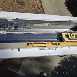 Singer Studio Knitting Machine