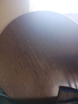 Dinning room table with leaf and 4 chairs