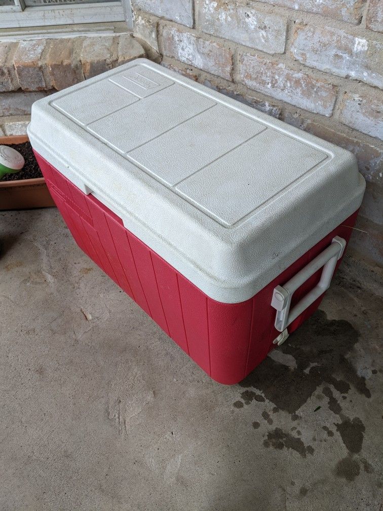 Coleman 48 Quart Chest Cooler