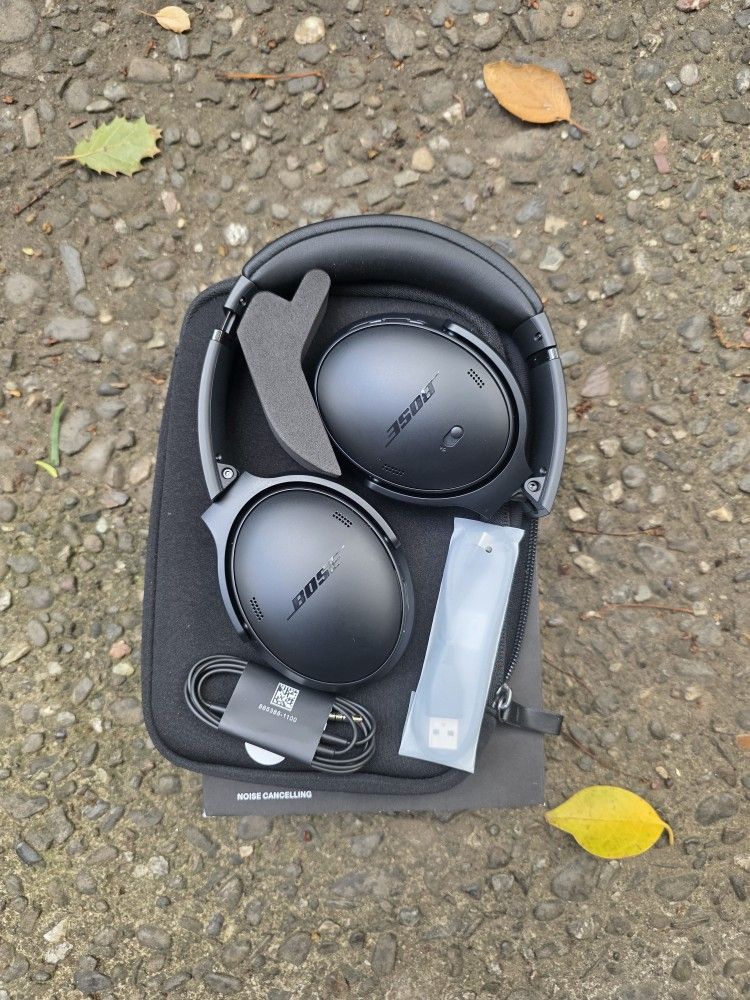 New Open Box Bose QuietComfort SC Headphones