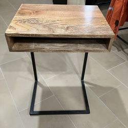 End table/ Nightstand 