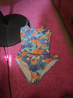 Girls 2 piece Hawaiian tankini size 16
