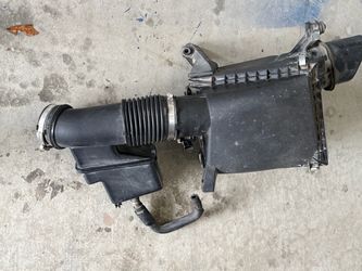2015 Toyota Tundra SR5 Air Intake Box with Intake Hose Assembly