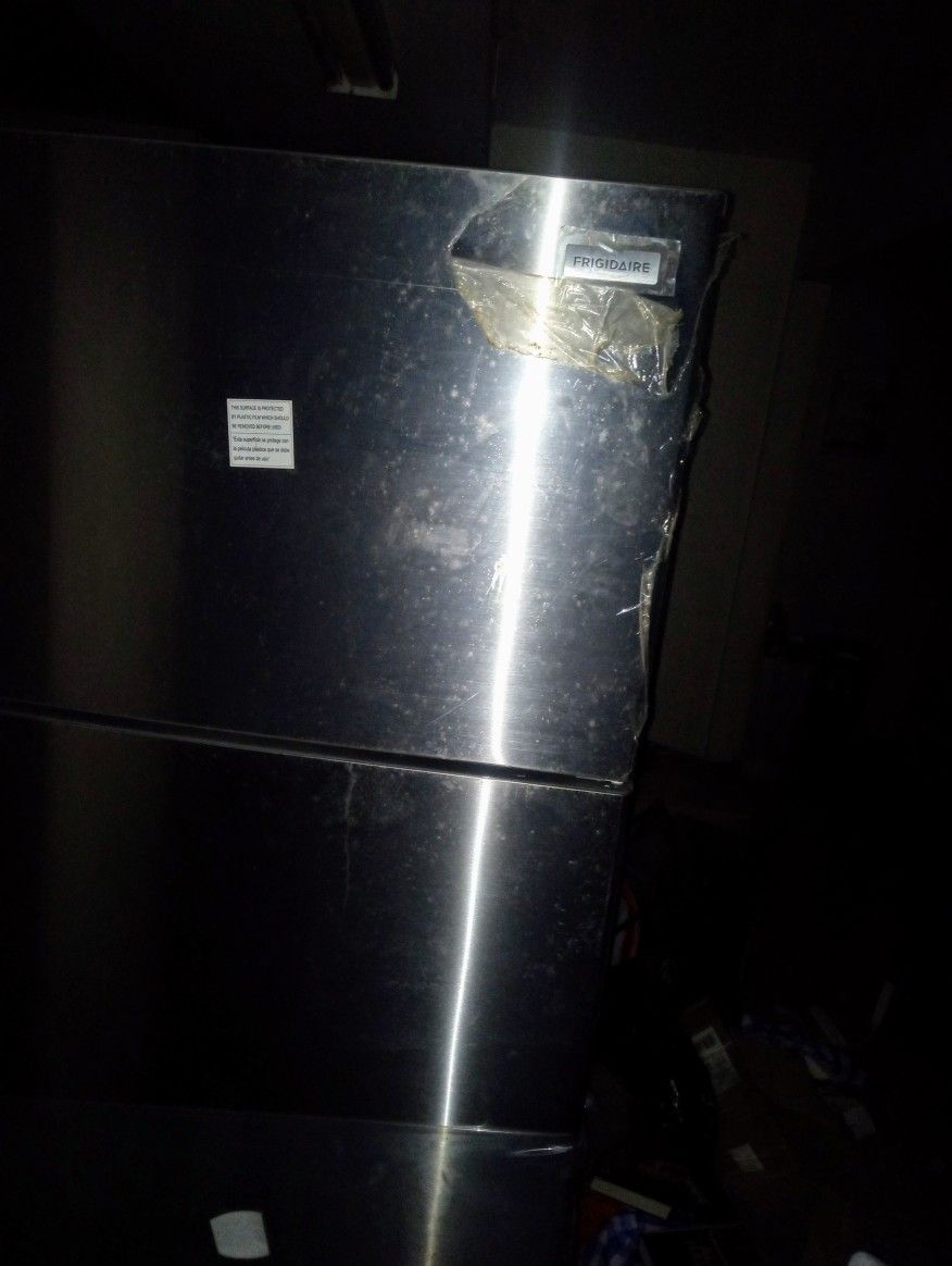 Frigidaire Fridge 